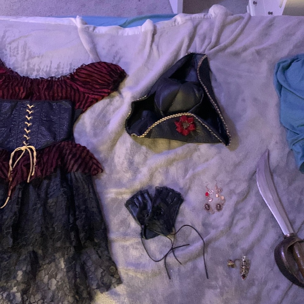 Women's Pirate Costume Set